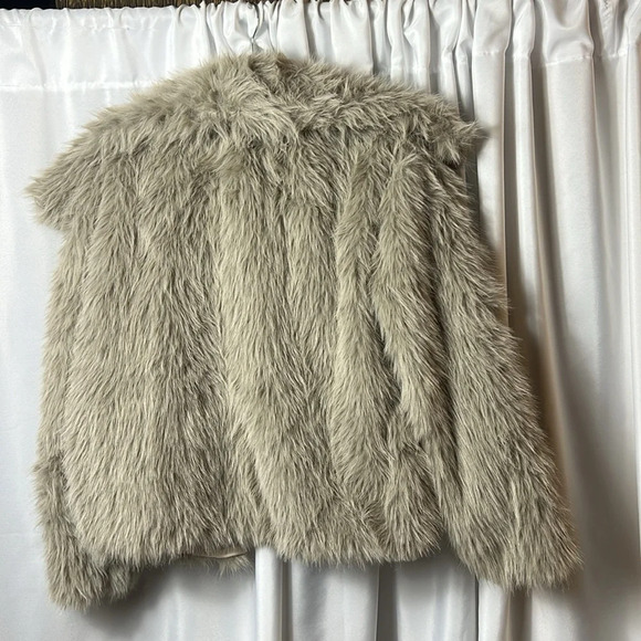 Faux Fur Shaggy Retro Y2K Coat - Picture 10 of 15